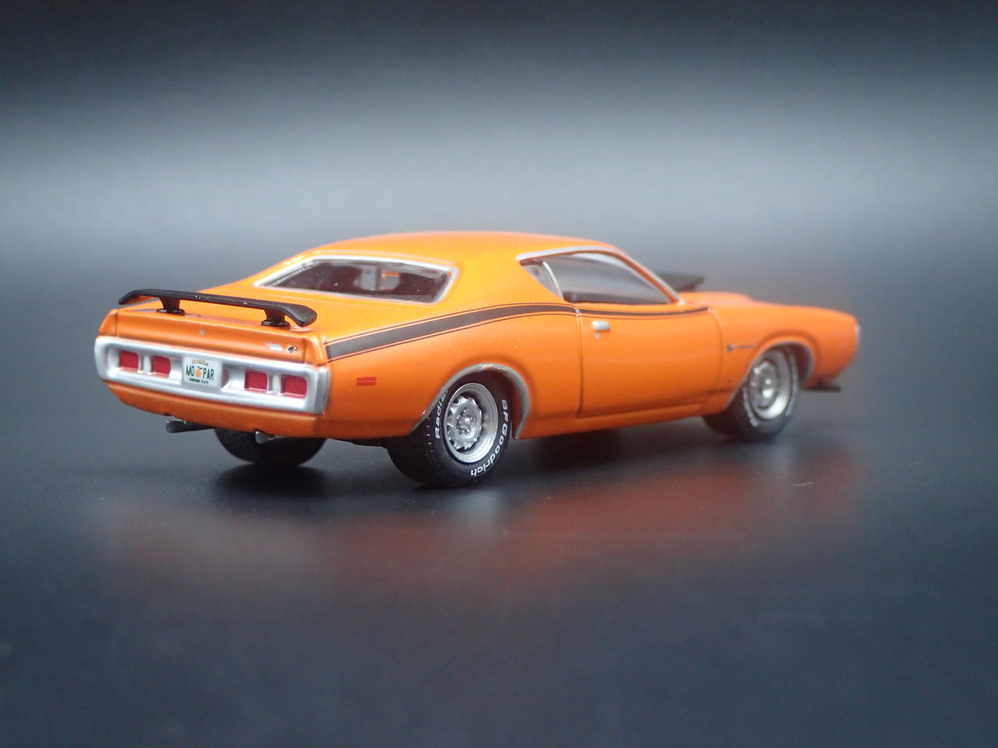 1971 71 DODGE CHARGER R/T ORANGE 1:64 SCALE COLLECTIBLE DIORAMA DIECAST MODEL CAR