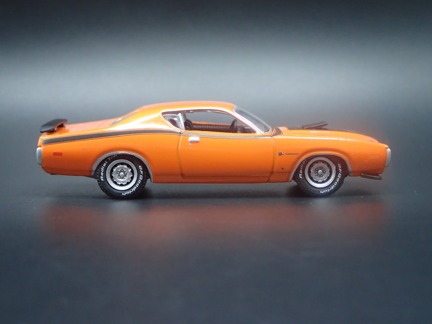 1971 71 DODGE CHARGER R/T ORANGE 1:64 SCALE COLLECTIBLE DIORAMA DIECAST MODEL CAR