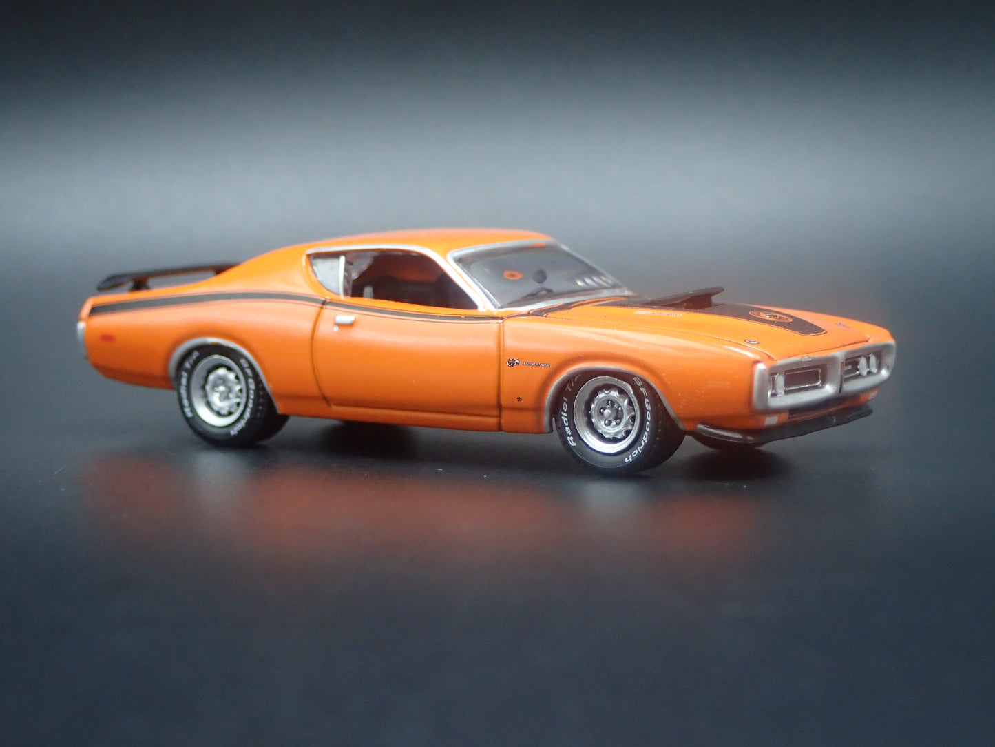 1971 71 DODGE CHARGER R/T ORANGE 1:64 SCALE COLLECTIBLE DIORAMA DIECAST MODEL CAR