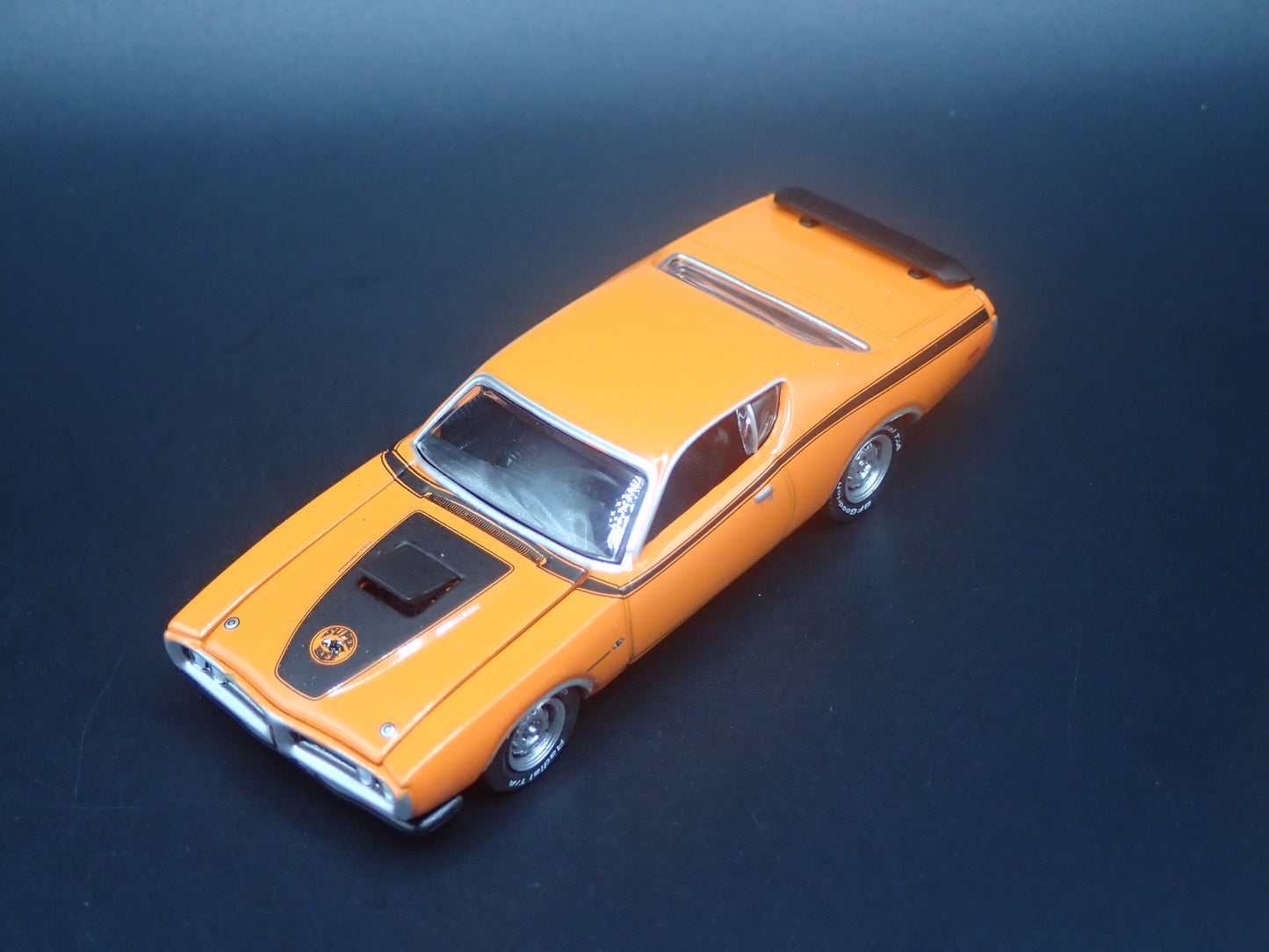 1971 71 DODGE CHARGER R/T ORANGE 1:64 SCALE COLLECTIBLE DIORAMA DIECAST MODEL CAR