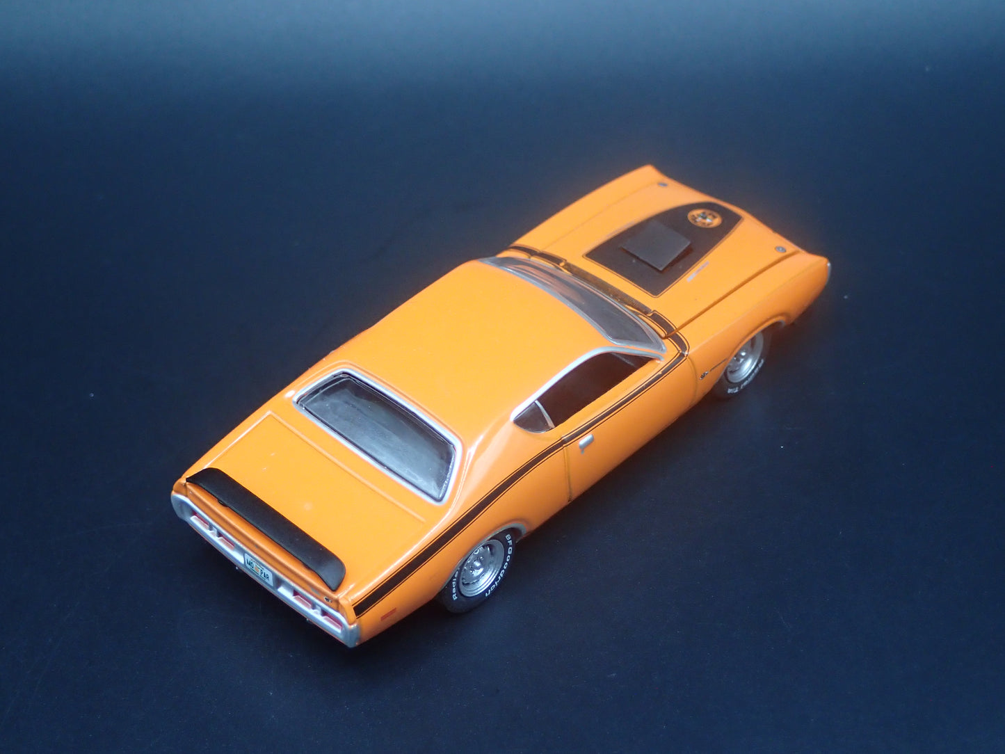 1971 71 DODGE CHARGER R/T ORANGE 1:64 SCALE COLLECTIBLE DIORAMA DIECAST MODEL CAR