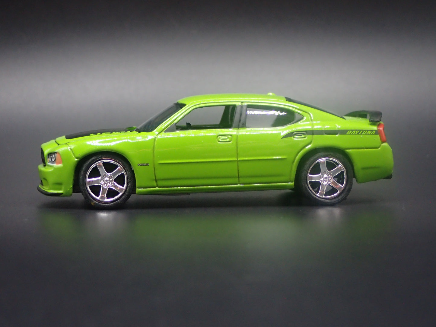 2007 07 DODGE CHARGER DAYTONA 1/64 SCALE COLLECTIBLE DIECAST MODEL CAR