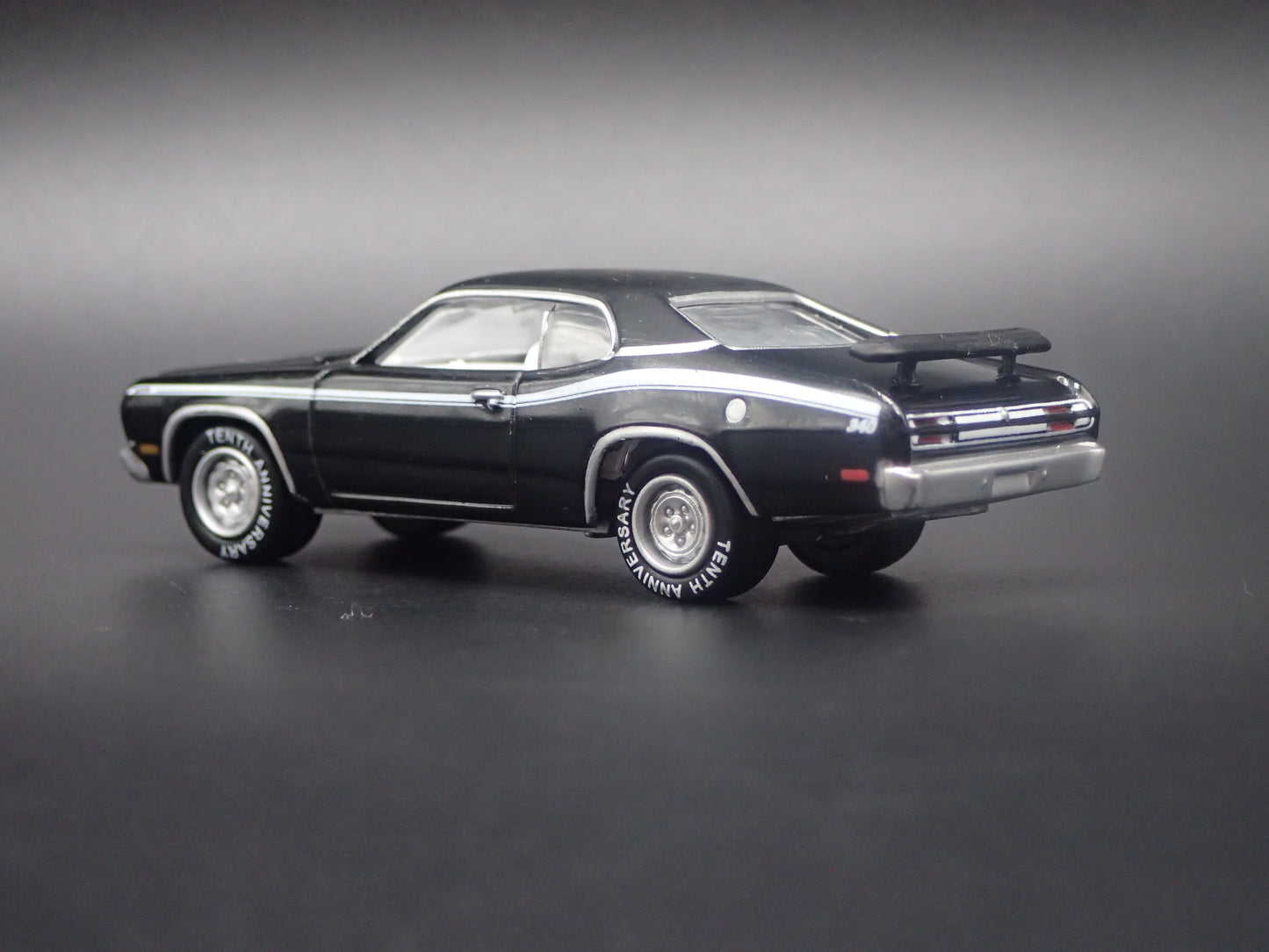 1971 71 PLYMOUTH DUSTER 1/64 SCALE COLLECTIBLE DIORAMA DIECAST MODEL CAR