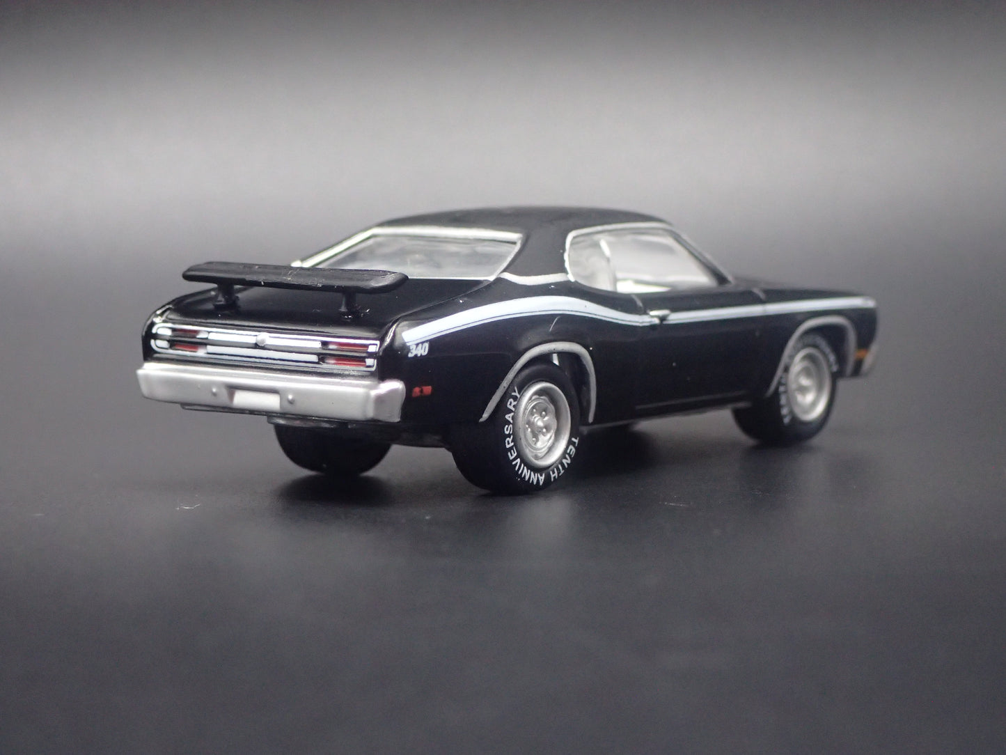 1971 71 PLYMOUTH DUSTER 1/64 SCALE COLLECTIBLE DIORAMA DIECAST MODEL CAR