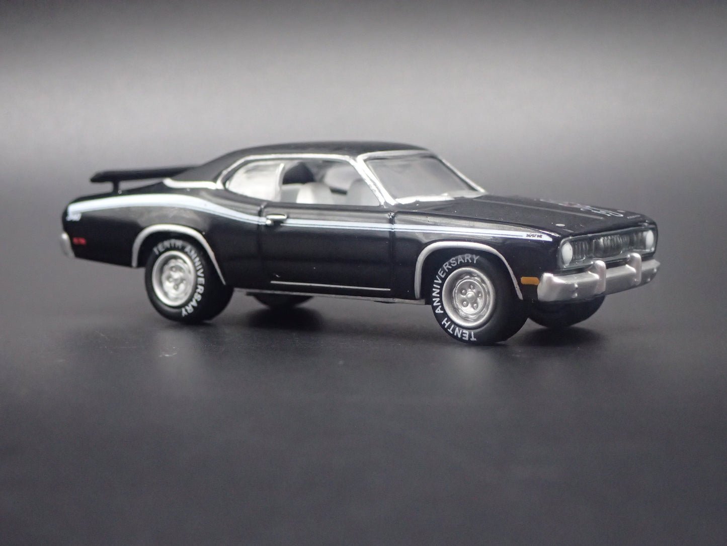 1971 71 PLYMOUTH DUSTER 1/64 SCALE COLLECTIBLE DIORAMA DIECAST MODEL CAR