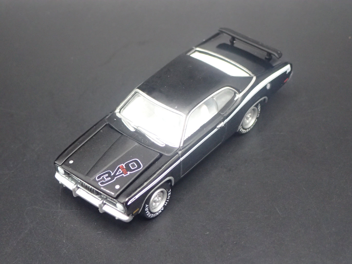 1971 71 PLYMOUTH DUSTER 1/64 SCALE COLLECTIBLE DIORAMA DIECAST MODEL CAR