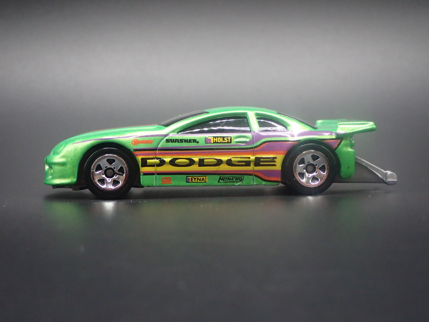 DODGE NEON NHRA DRAG CAR GREEN 1:64 SCALE COLLECTIBLE DIORAMA DIECAST MODEL CAR