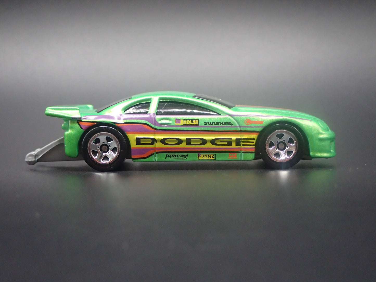 DODGE NEON NHRA DRAG CAR GREEN 1:64 SCALE COLLECTIBLE DIORAMA DIECAST MODEL CAR