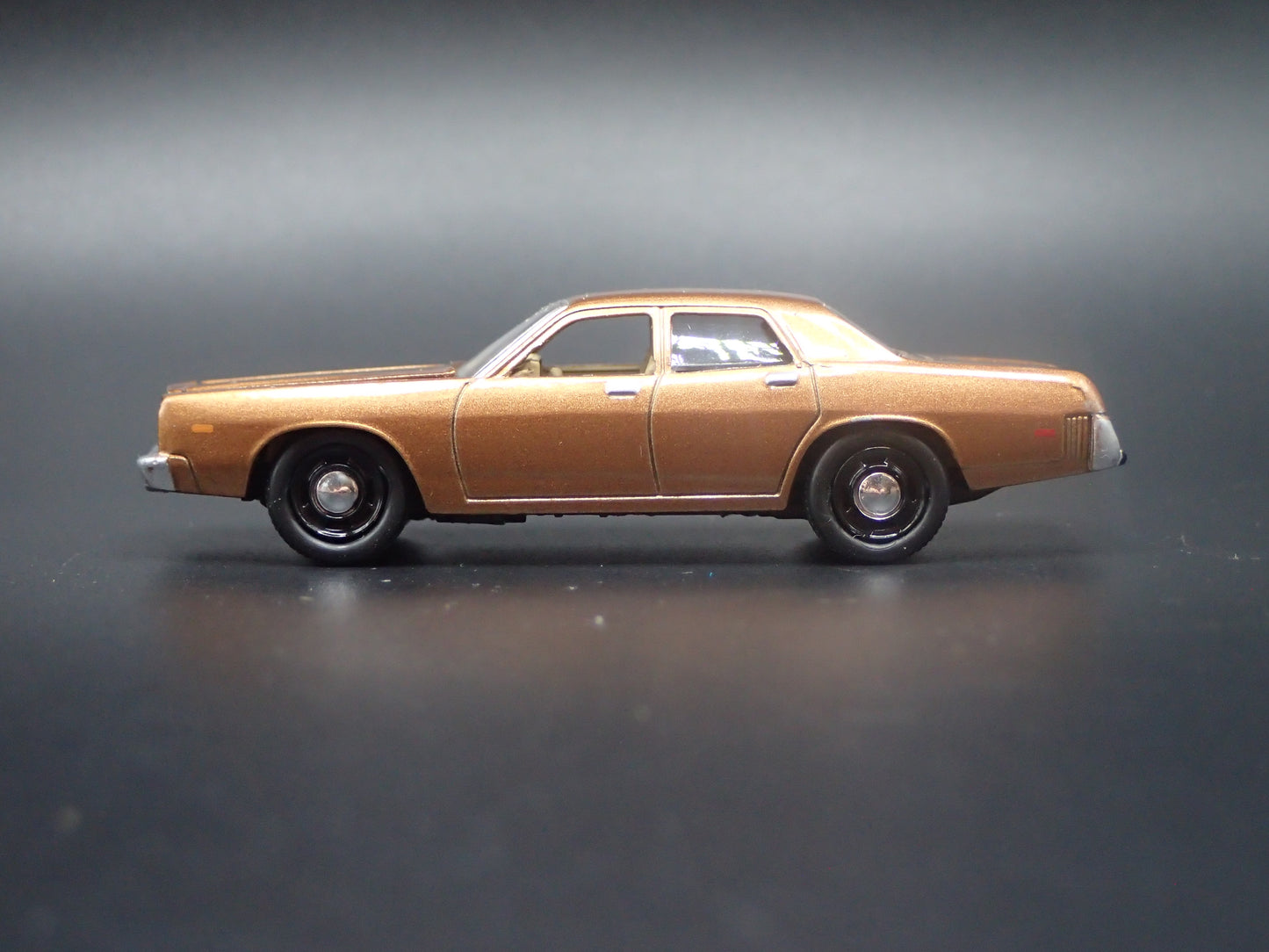 1977 77 DODGE MONACO 4 DOOR BROWN 1/64 SCALE DIORAMA DIECAST MODEL CAR