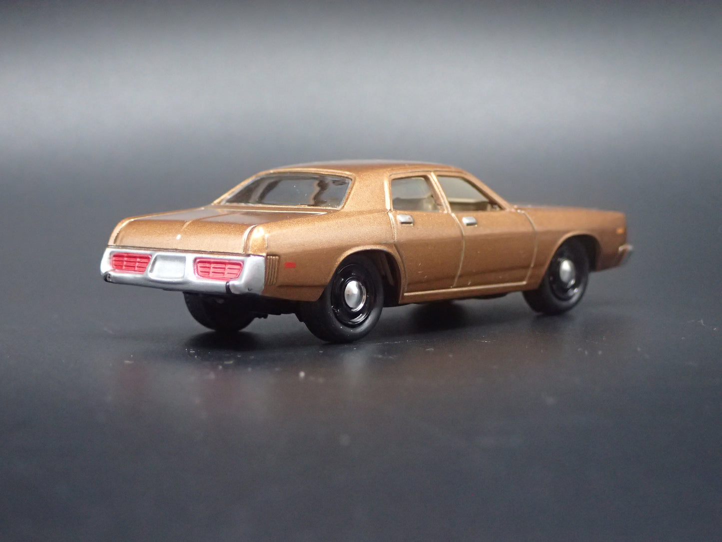 1977 77 DODGE MONACO 4 DOOR BROWN 1/64 SCALE DIORAMA DIECAST MODEL CAR
