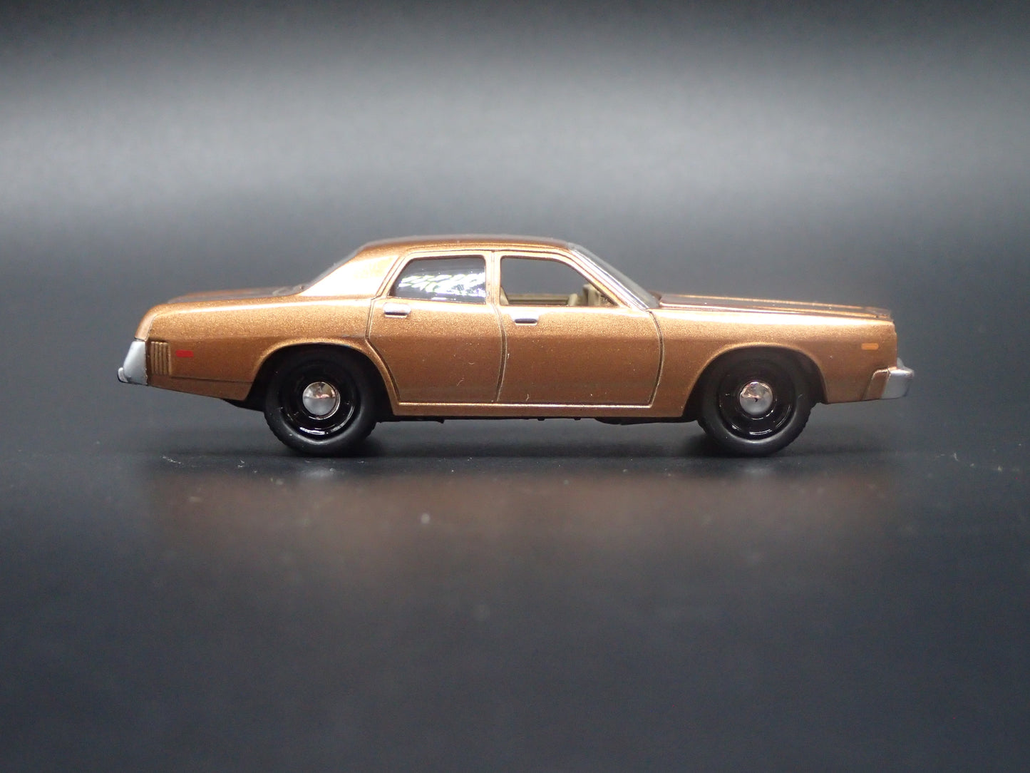 1977 77 DODGE MONACO 4 DOOR BROWN 1/64 SCALE DIORAMA DIECAST MODEL CAR