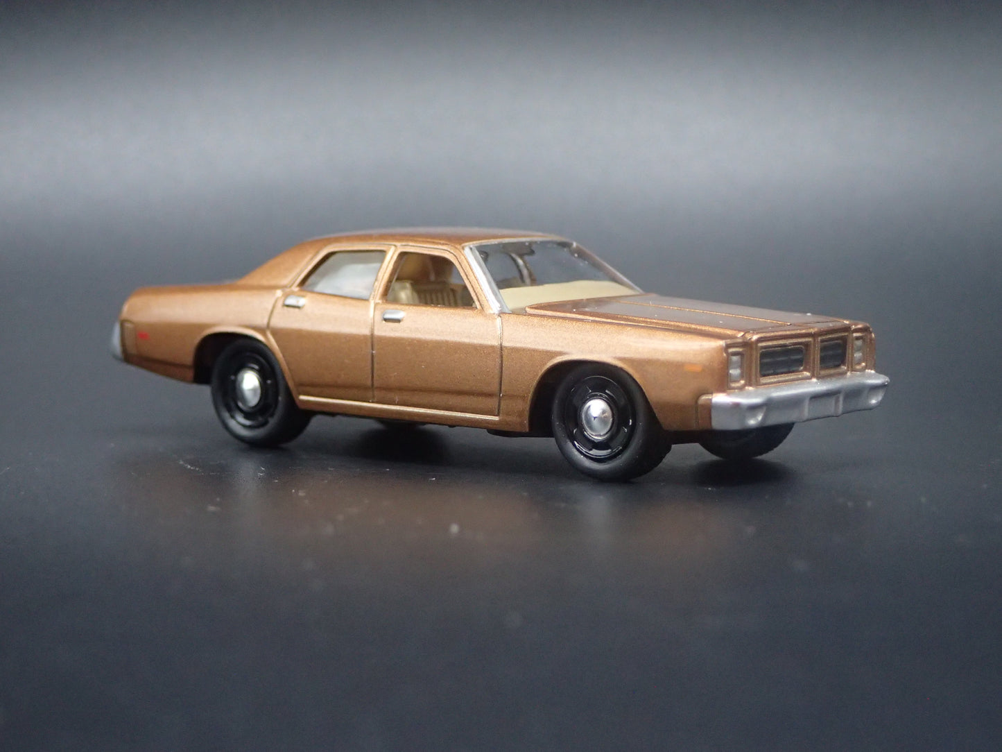 1977 77 DODGE MONACO 4 DOOR BROWN 1/64 SCALE DIORAMA DIECAST MODEL CAR