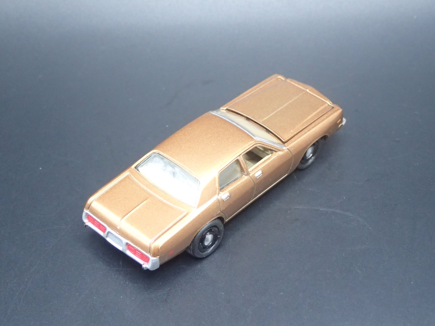 1977 77 DODGE MONACO 4 DOOR BROWN 1/64 SCALE DIORAMA DIECAST MODEL CAR