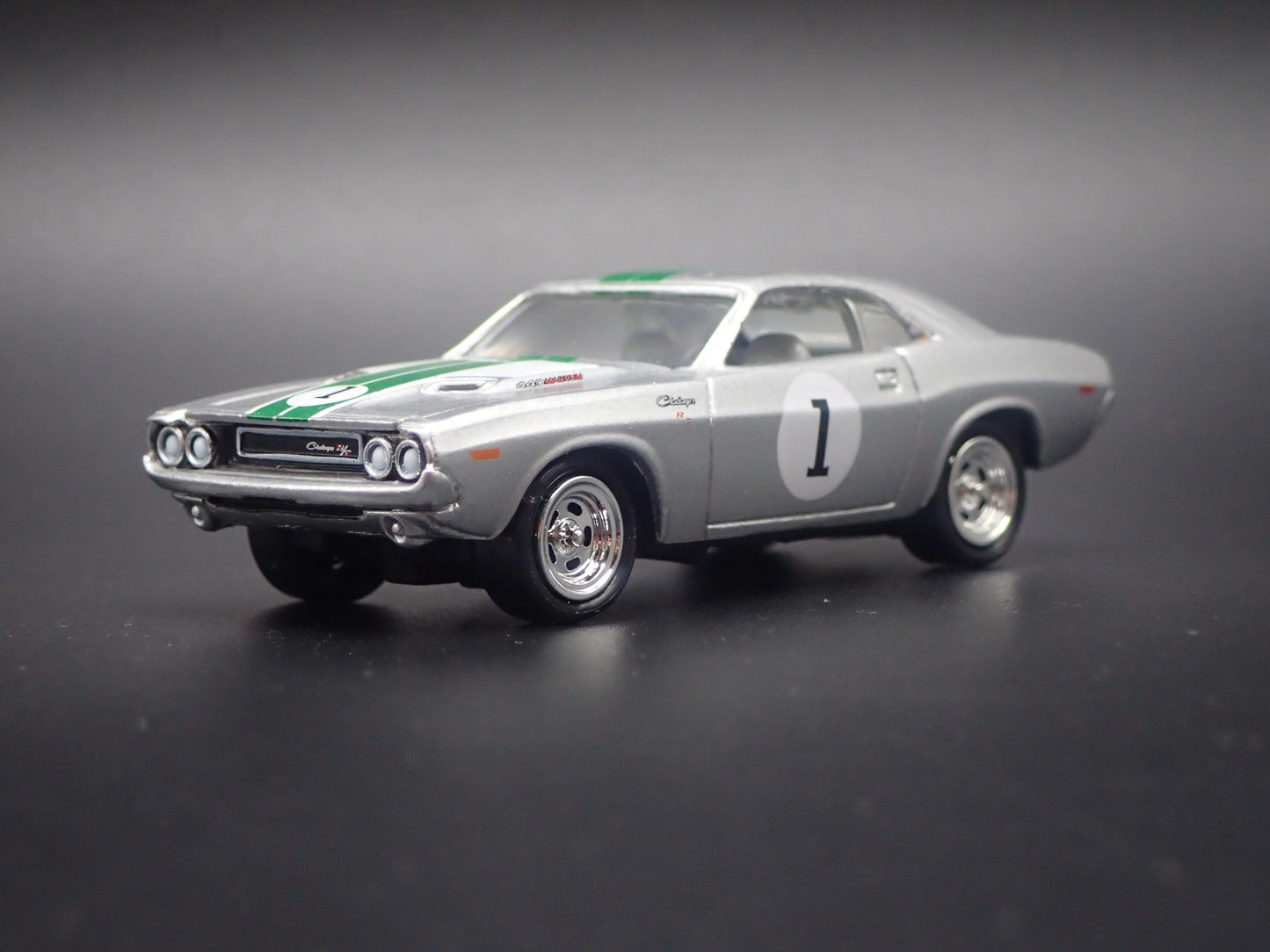 1970 70 DODGE CHALLENGER SILVER 1:64 SCALE COLLECTIBLE DIECAST MODEL CAR