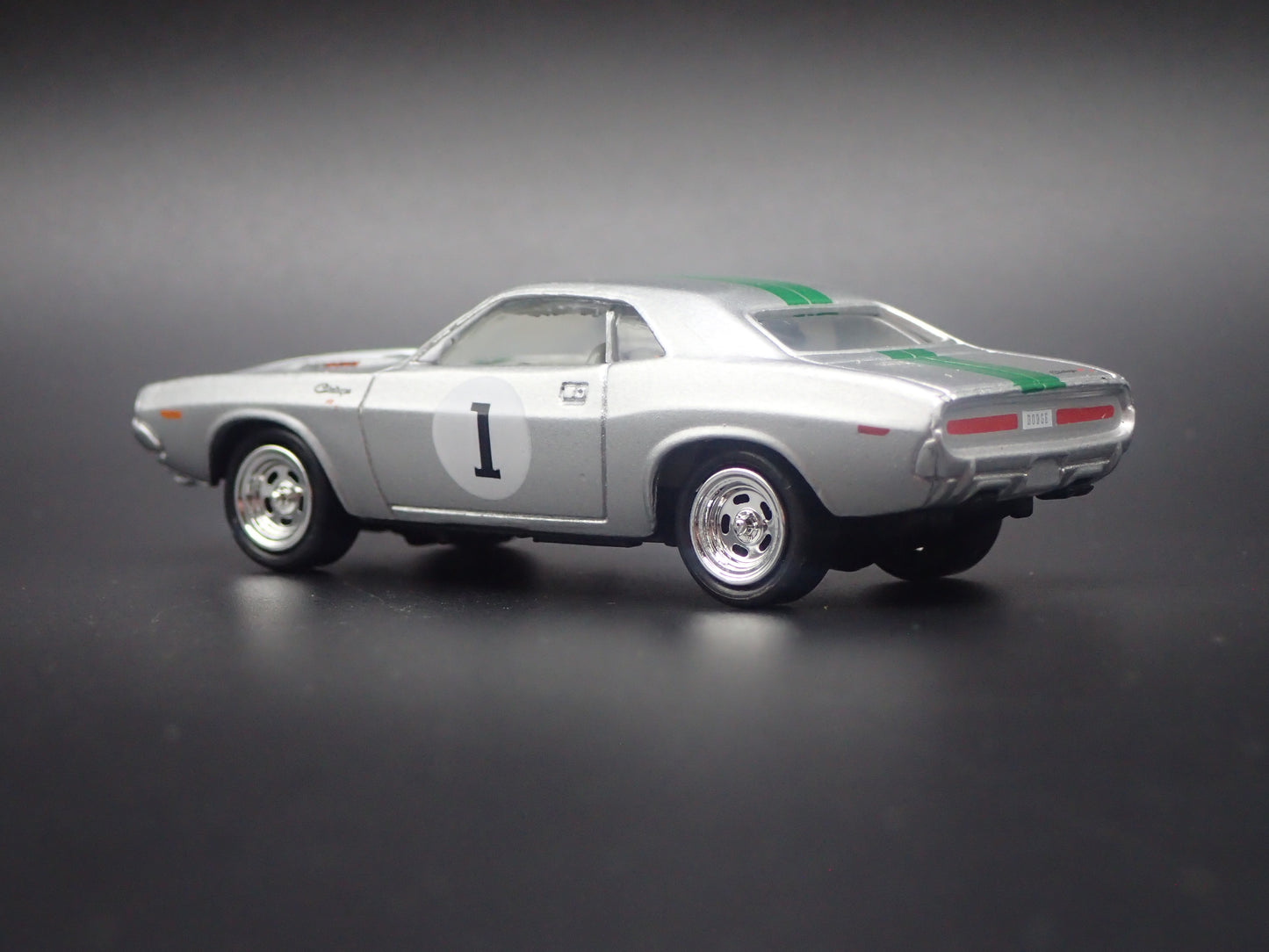 1970 70 DODGE CHALLENGER SILVER 1:64 SCALE COLLECTIBLE DIECAST MODEL CAR