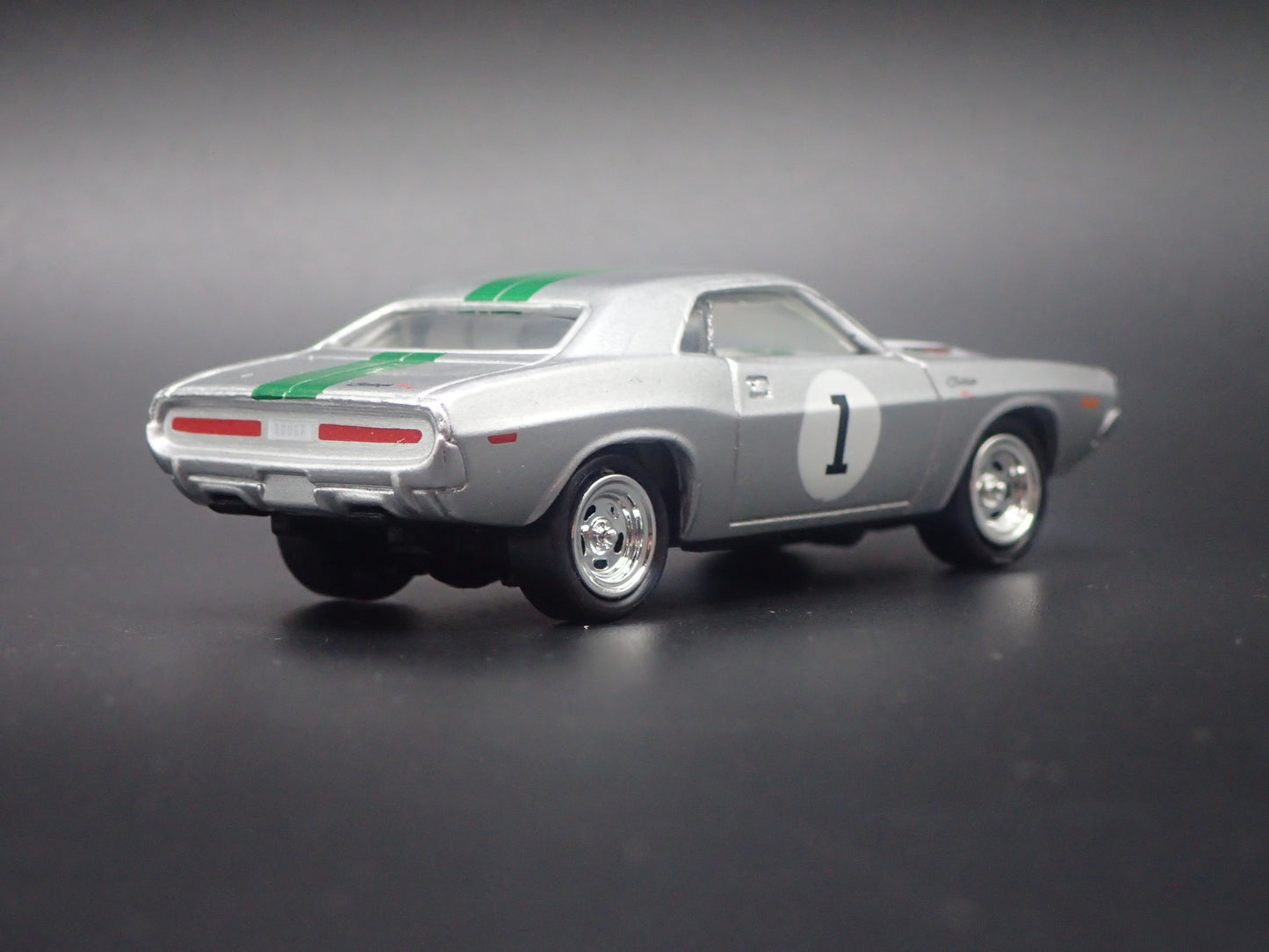 1970 70 DODGE CHALLENGER SILVER 1:64 SCALE COLLECTIBLE DIECAST MODEL CAR