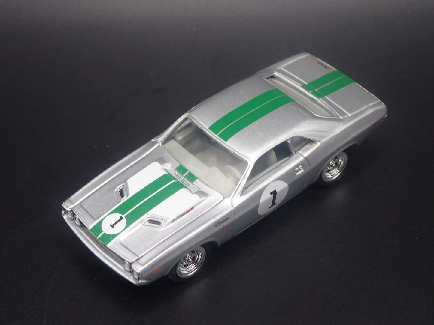 1970 70 DODGE CHALLENGER SILVER 1:64 SCALE COLLECTIBLE DIECAST MODEL CAR