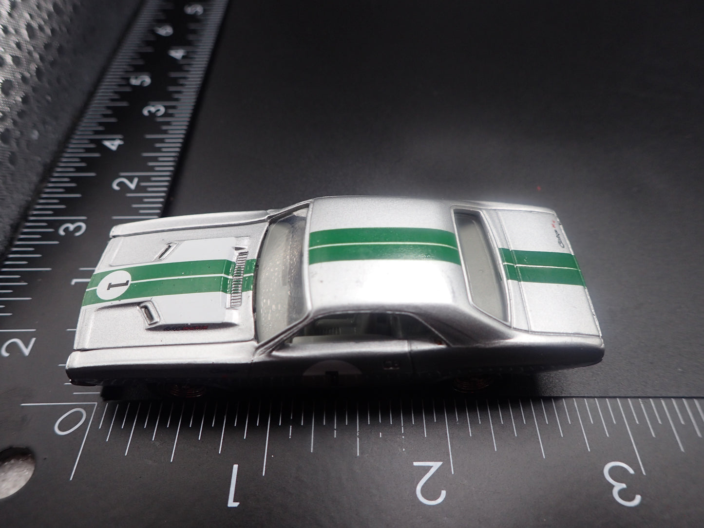 1970 70 DODGE CHALLENGER SILVER 1:64 SCALE COLLECTIBLE DIECAST MODEL CAR