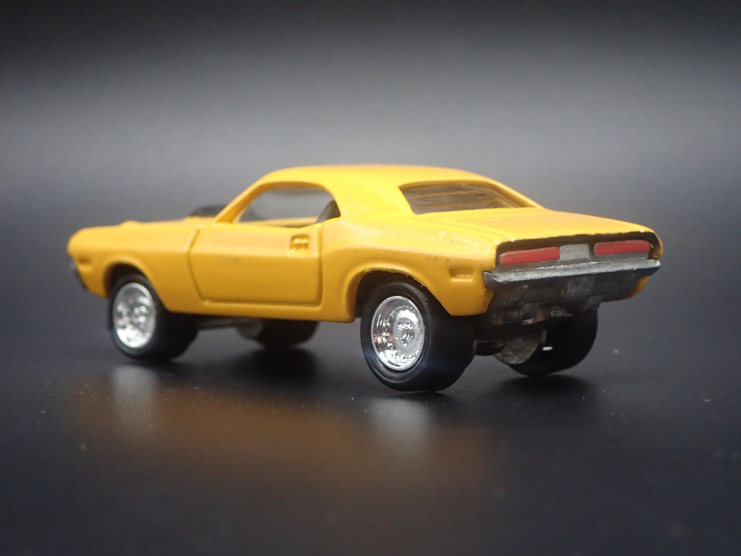 1970 70 DODGE CHALLENGER 1:64 SCALE COLLECTIBLE DIORAMA DIECAST MODEL CAR