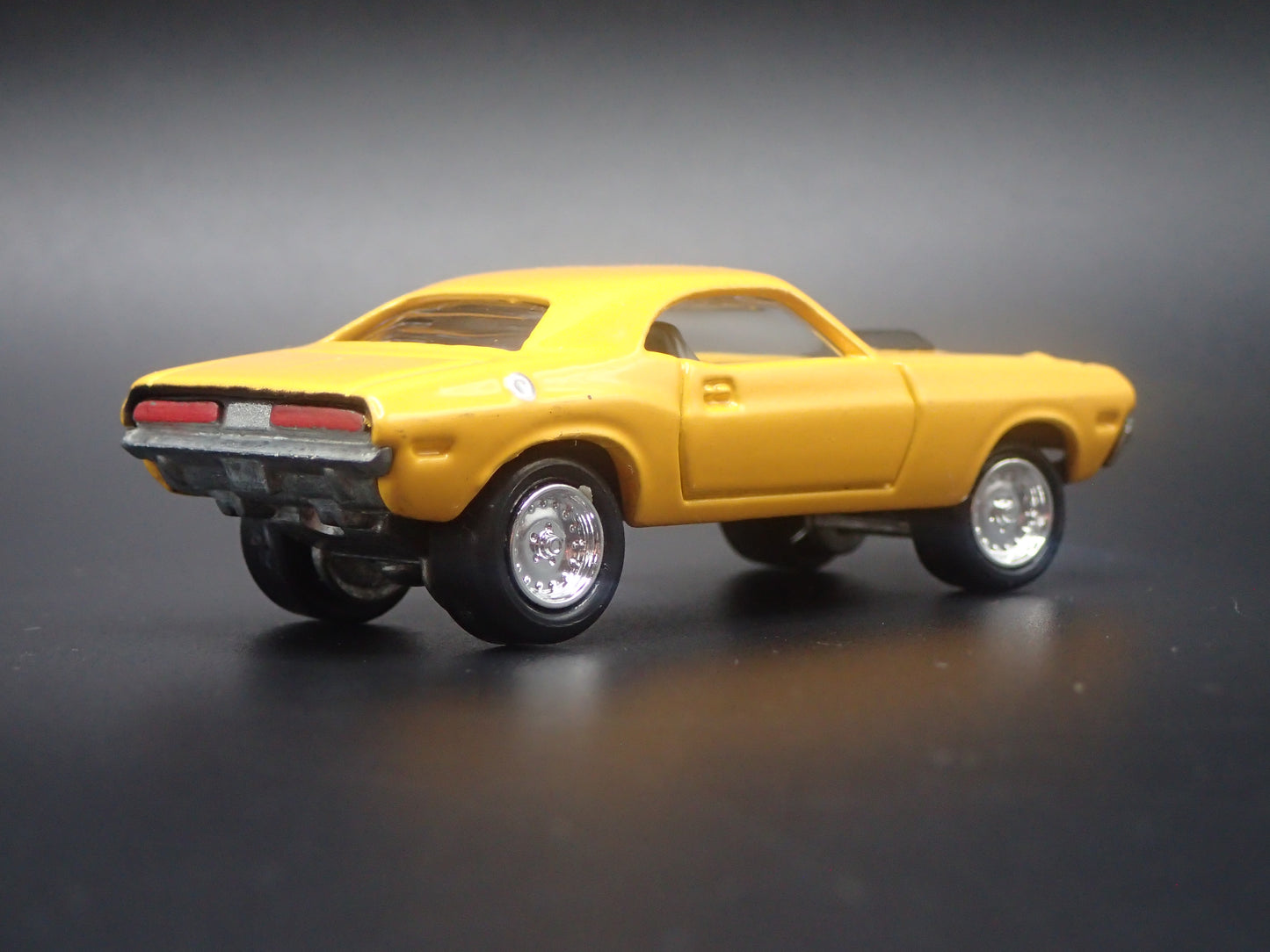 1970 70 DODGE CHALLENGER 1:64 SCALE COLLECTIBLE DIORAMA DIECAST MODEL CAR