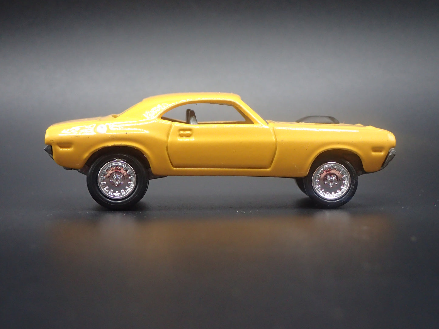 1970 70 DODGE CHALLENGER 1:64 SCALE COLLECTIBLE DIORAMA DIECAST MODEL CAR