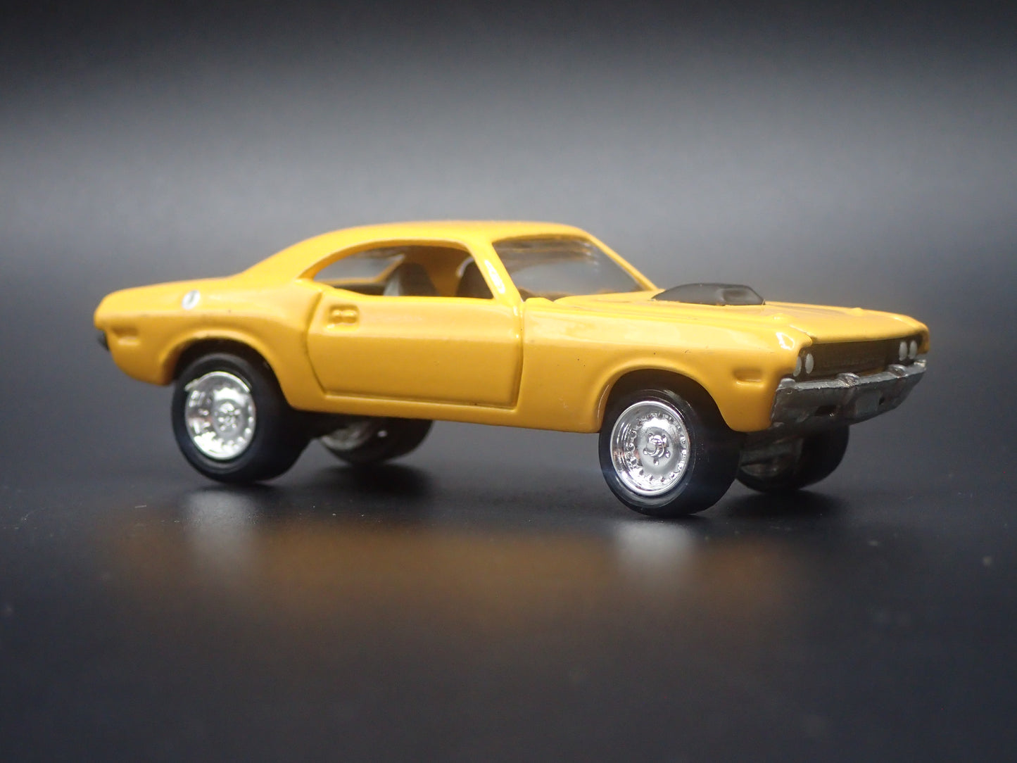 1970 70 DODGE CHALLENGER 1:64 SCALE COLLECTIBLE DIORAMA DIECAST MODEL CAR