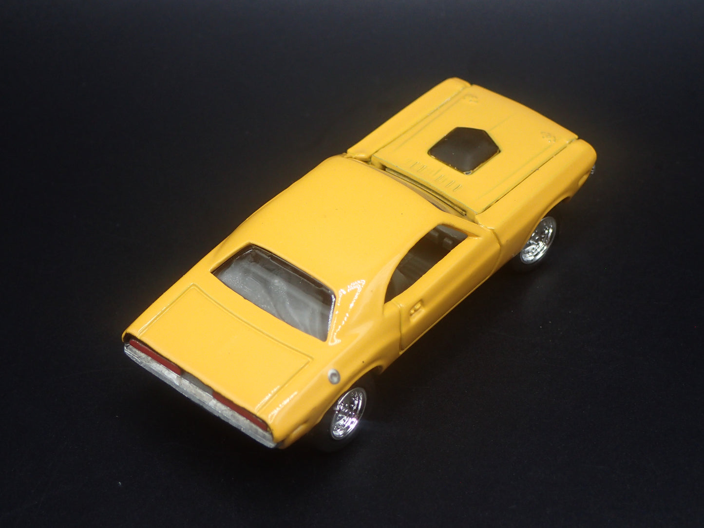 1970 70 DODGE CHALLENGER 1:64 SCALE COLLECTIBLE DIORAMA DIECAST MODEL CAR