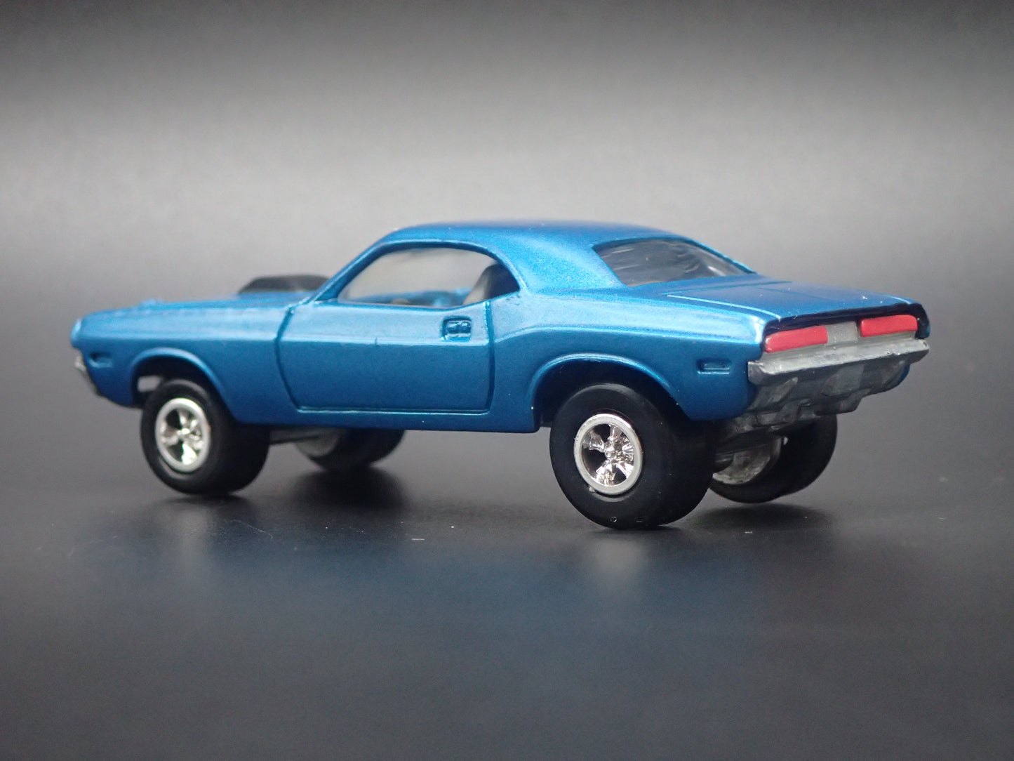 1970 70 DODGE CHALLENGER 1:64 SCALE COLLECTIBLE DIORAMA DIECAST MODEL CAR