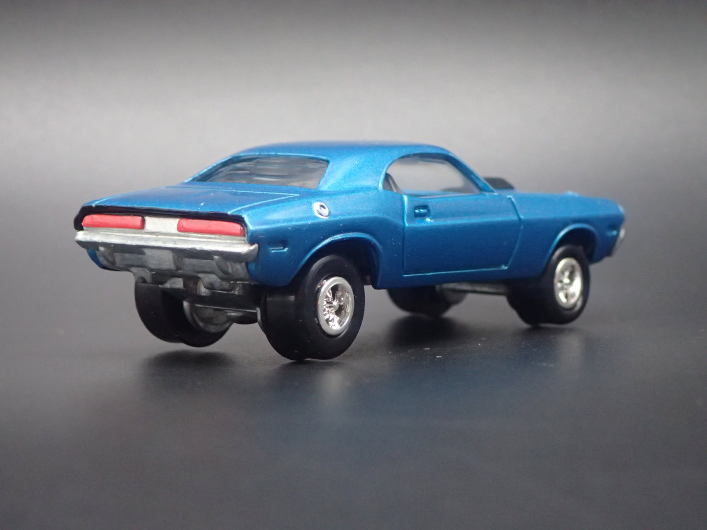 1970 70 DODGE CHALLENGER 1:64 SCALE COLLECTIBLE DIORAMA DIECAST MODEL CAR