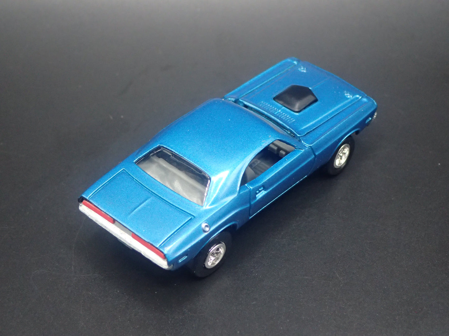 1970 70 DODGE CHALLENGER 1:64 SCALE COLLECTIBLE DIORAMA DIECAST MODEL CAR