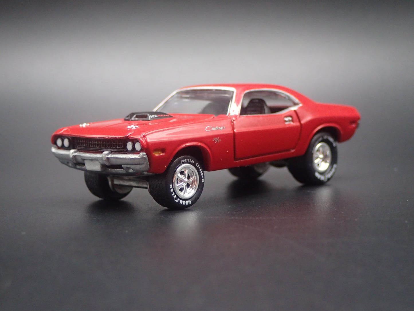 1970 70 DODGE CHALLENGER 1:64 SCALE COLLECTIBLE DIORAMA DIECAST MODEL CAR
