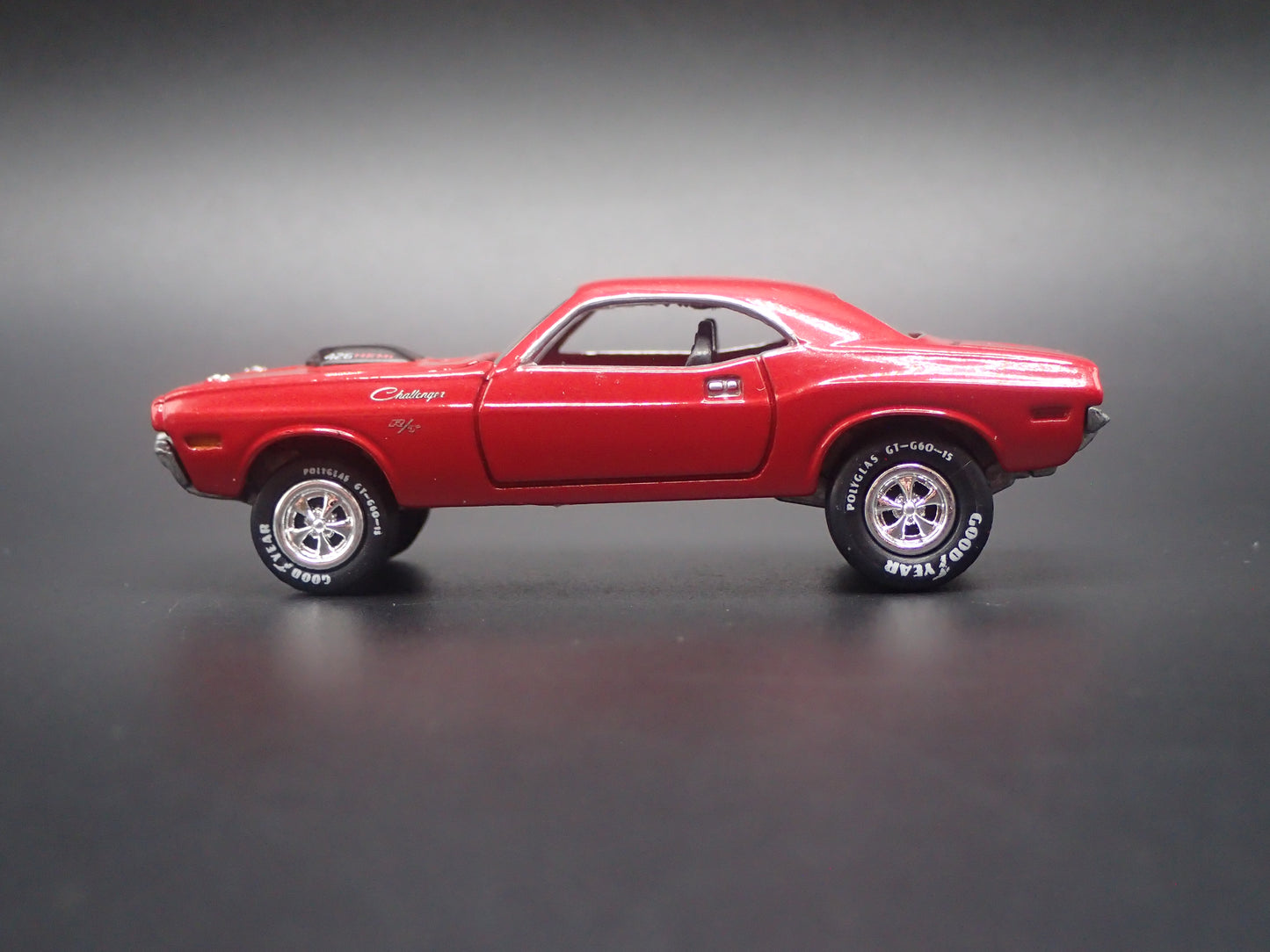 1970 70 DODGE CHALLENGER 1:64 SCALE COLLECTIBLE DIORAMA DIECAST MODEL CAR