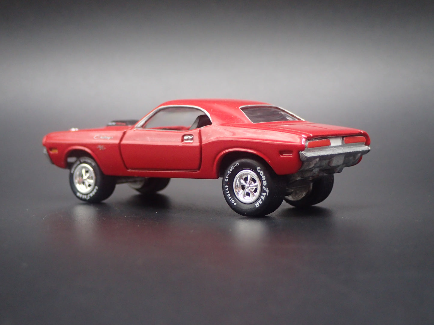 1970 70 DODGE CHALLENGER 1:64 SCALE COLLECTIBLE DIORAMA DIECAST MODEL CAR