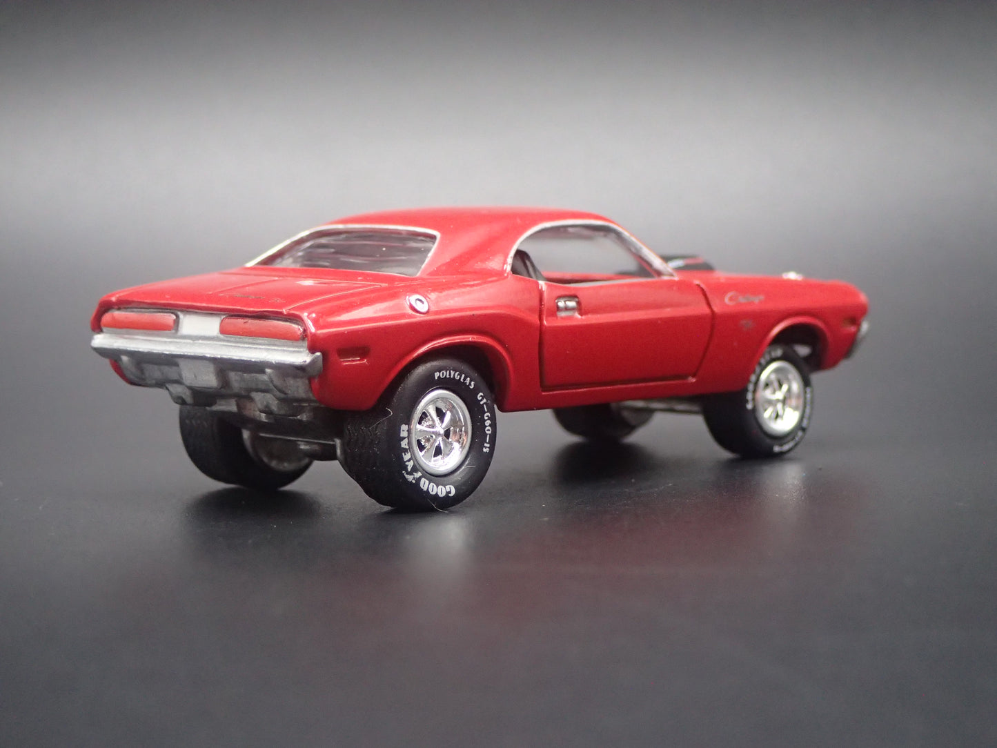 1970 70 DODGE CHALLENGER 1:64 SCALE COLLECTIBLE DIORAMA DIECAST MODEL CAR