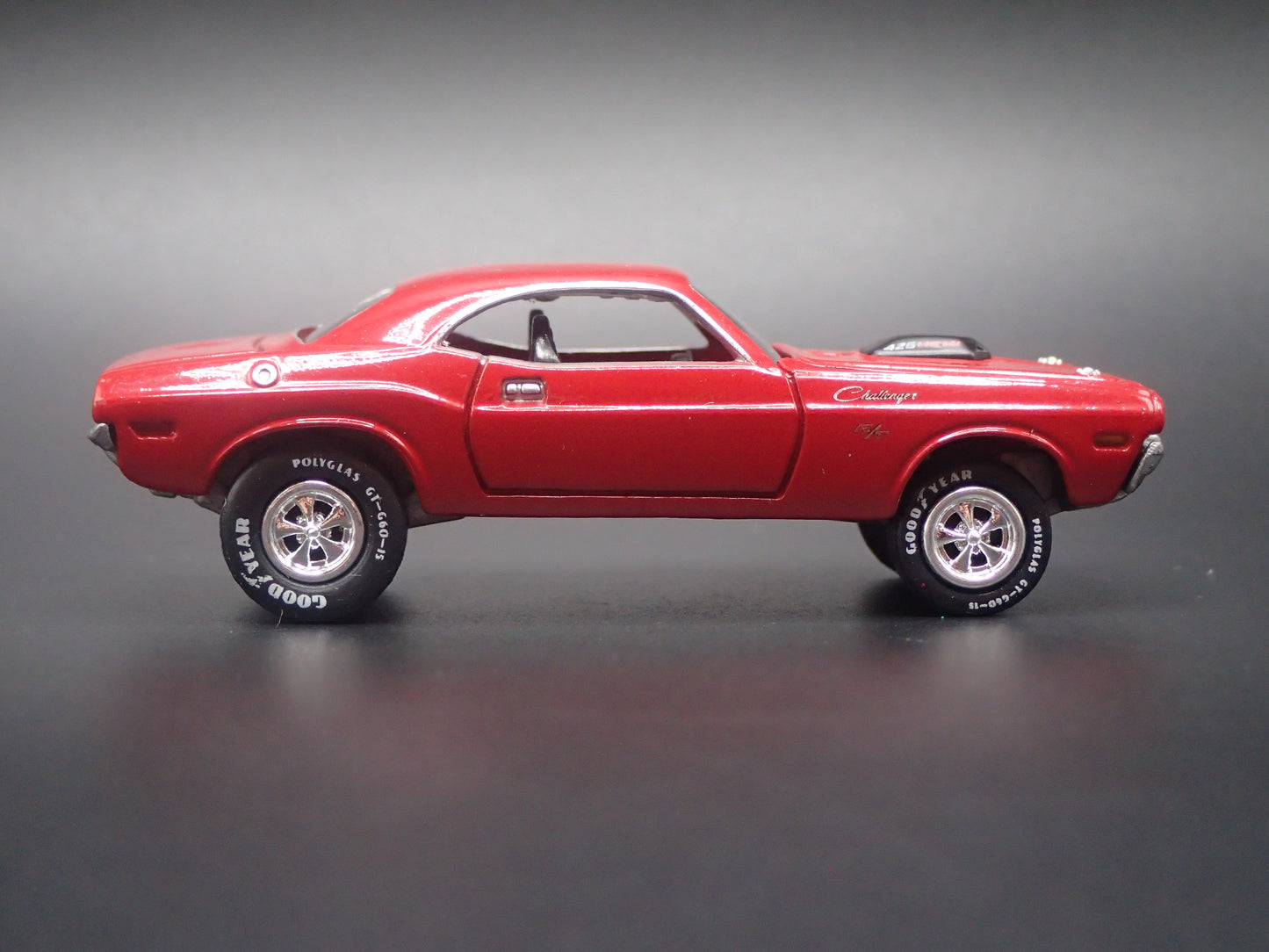 1970 70 DODGE CHALLENGER 1:64 SCALE COLLECTIBLE DIORAMA DIECAST MODEL CAR