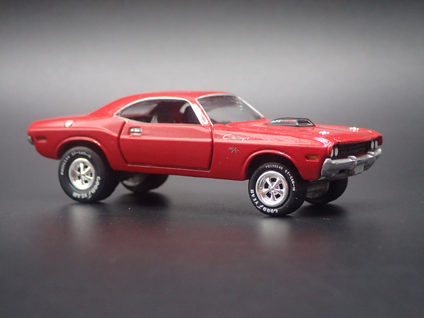 1970 70 DODGE CHALLENGER 1:64 SCALE COLLECTIBLE DIORAMA DIECAST MODEL CAR
