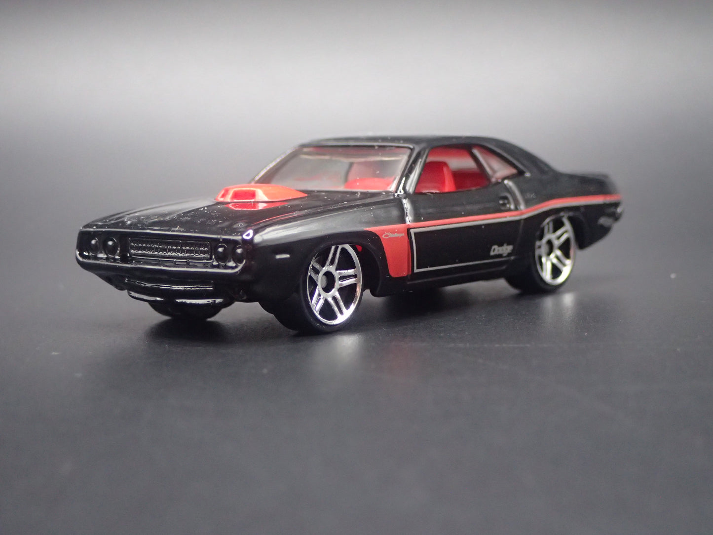 1970 70 DODGE CHALLENGER HEMI BLACK 1:64 SCALE COLLECTIBLE DIECAST MODEL CAR