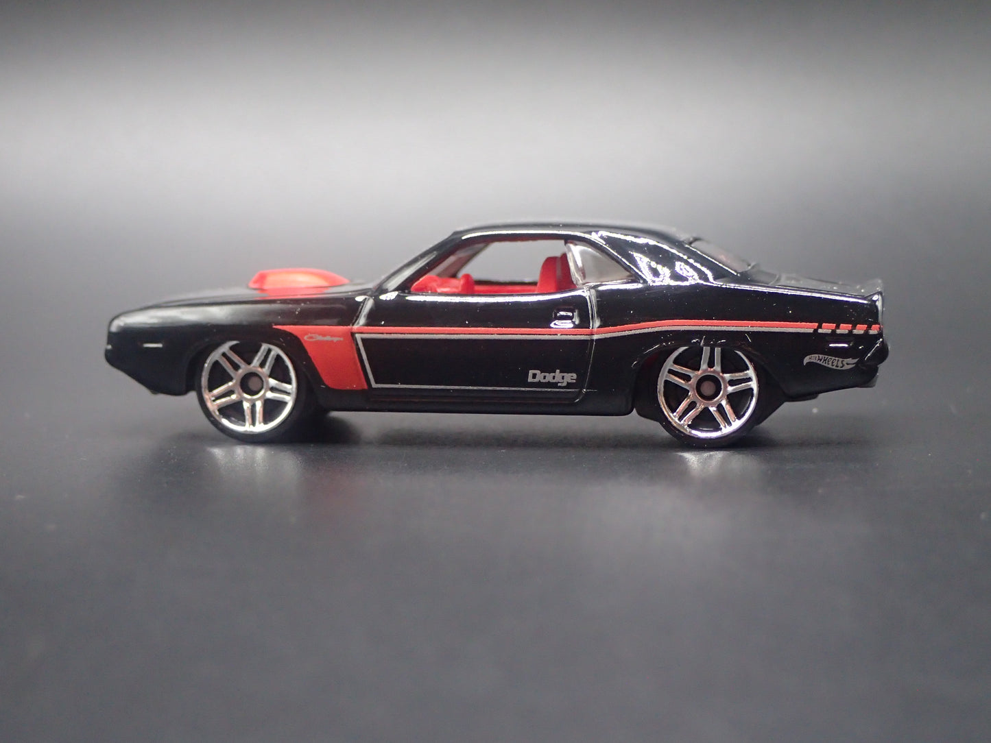 1970 70 DODGE CHALLENGER HEMI BLACK 1:64 SCALE COLLECTIBLE DIECAST MODEL CAR