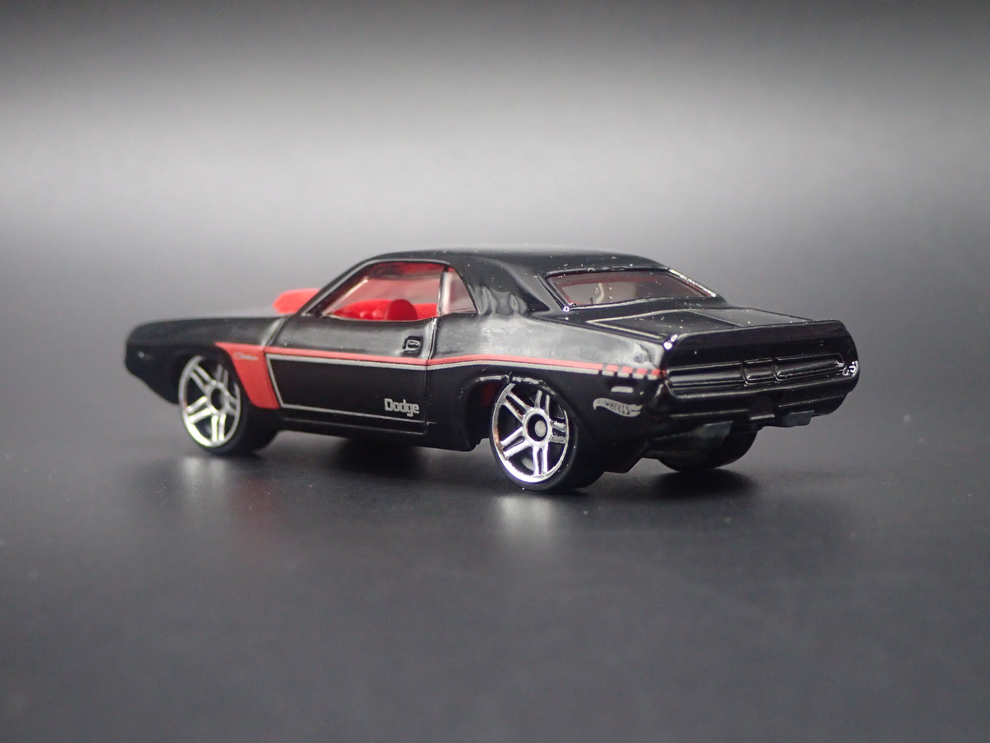 1970 70 DODGE CHALLENGER HEMI BLACK 1:64 SCALE COLLECTIBLE DIECAST MODEL CAR