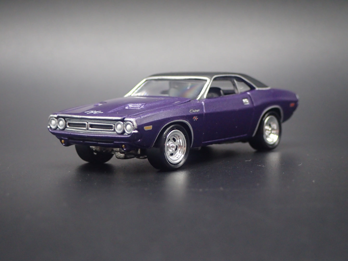 1971 71 DODGE CHALLENGER RT 1/64 SCALE COLLECTIBLE DIORAMA DIECAST MODEL CAR