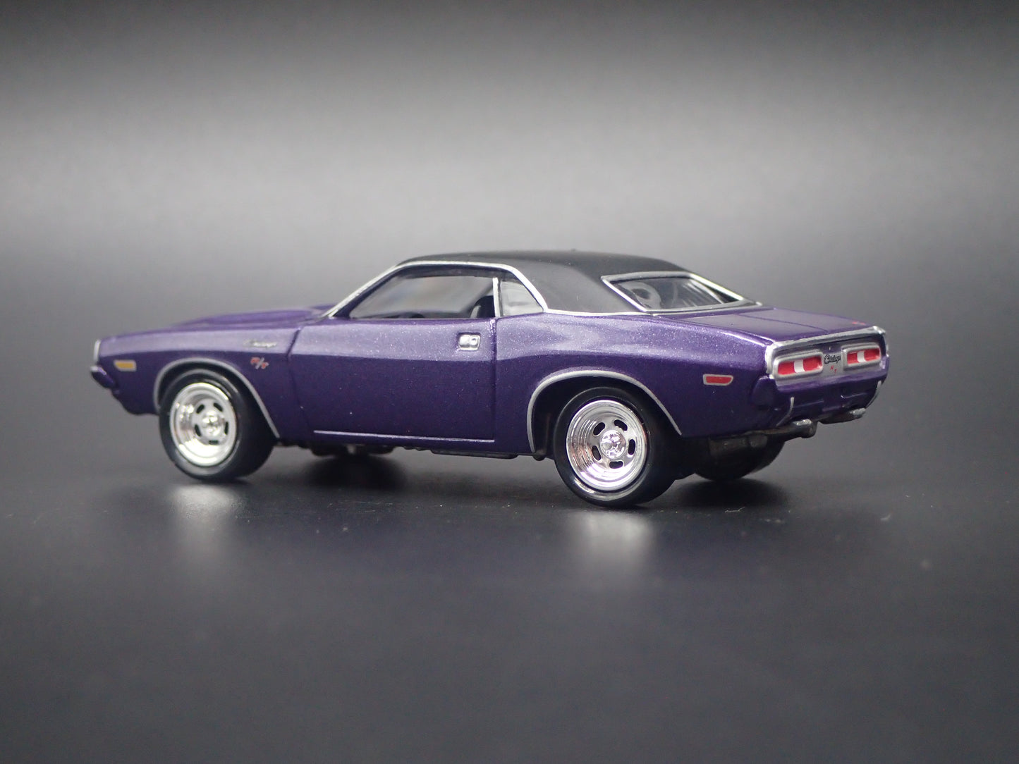 1971 71 DODGE CHALLENGER RT 1/64 SCALE COLLECTIBLE DIORAMA DIECAST MODEL CAR