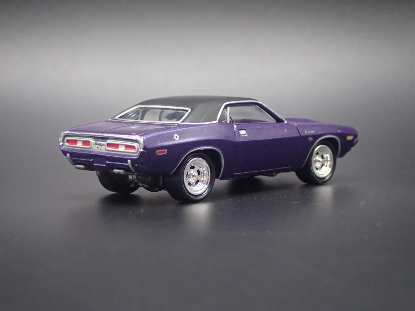 1971 71 DODGE CHALLENGER RT 1/64 SCALE COLLECTIBLE DIORAMA DIECAST MODEL CAR