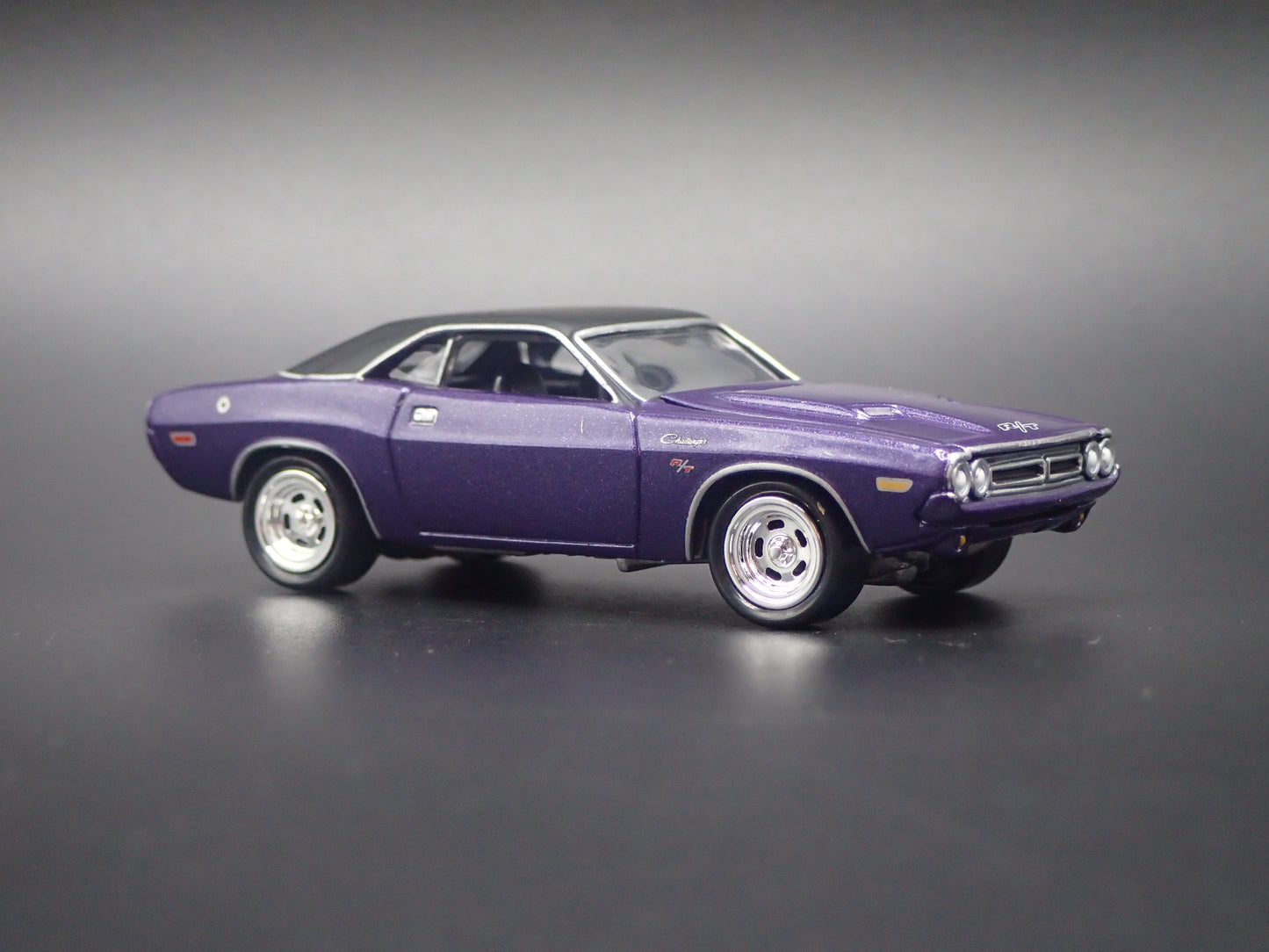 1971 71 DODGE CHALLENGER RT 1/64 SCALE COLLECTIBLE DIORAMA DIECAST MODEL CAR