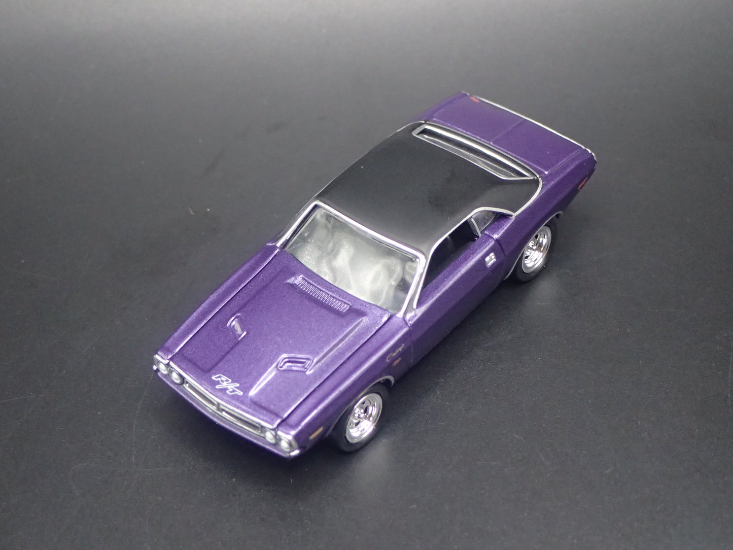 1971 71 DODGE CHALLENGER RT 1/64 SCALE COLLECTIBLE DIORAMA DIECAST MODEL CAR