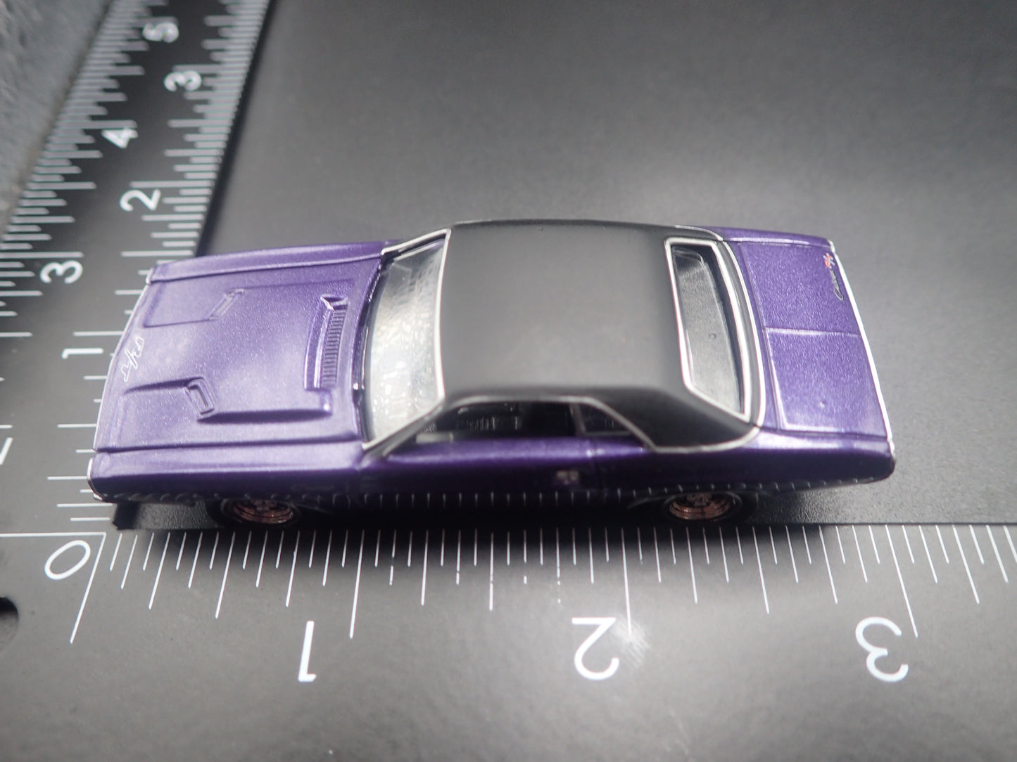 1971 71 DODGE CHALLENGER RT 1/64 SCALE COLLECTIBLE DIORAMA DIECAST MODEL CAR