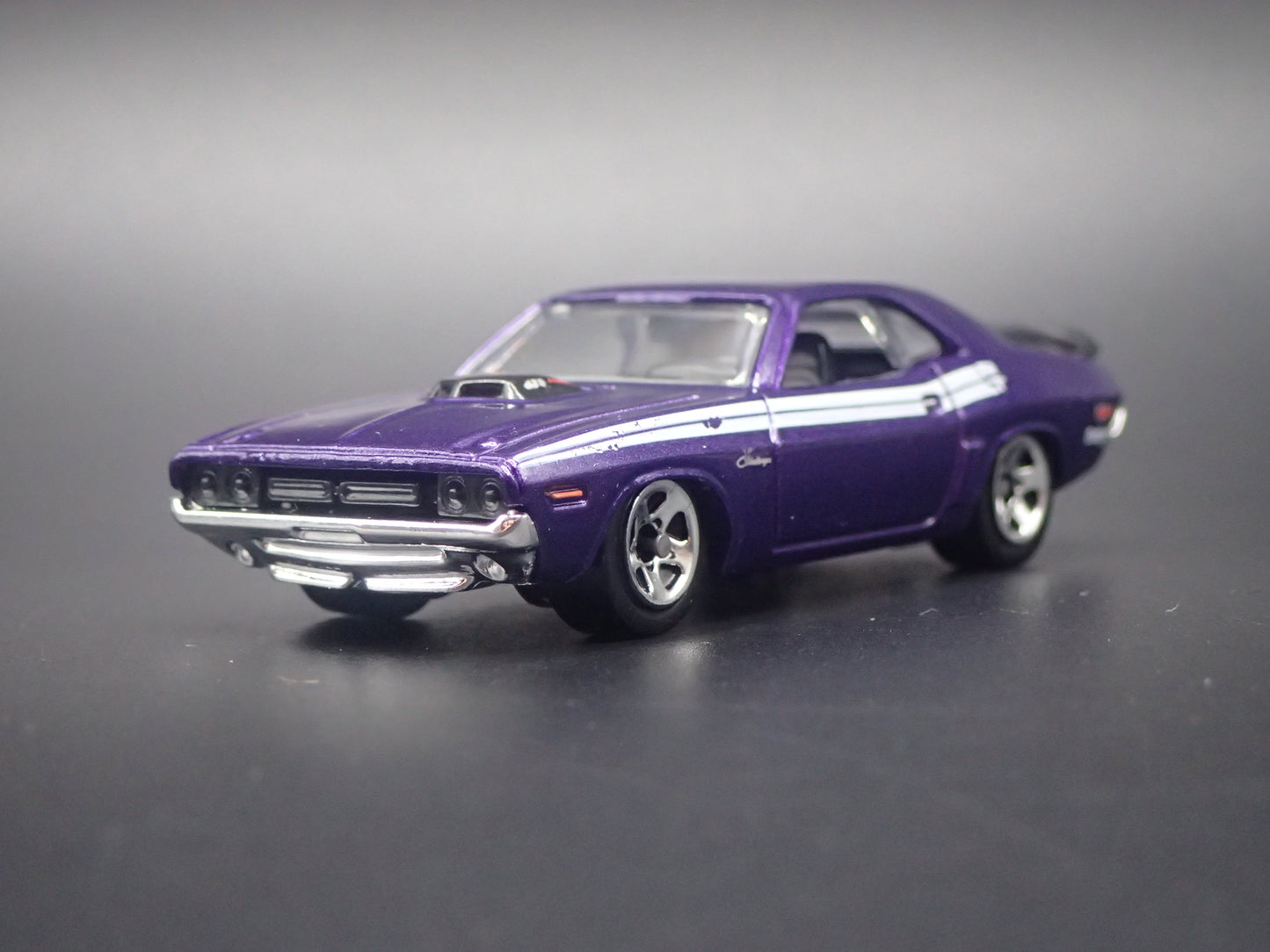 1971 71 DODGE CHALLENGER PURPLE 1:64 SCALE DIORAMA DIECAST MODEL CAR