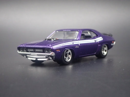 1971 71 DODGE CHALLENGER PURPLE 1:64 SCALE DIORAMA DIECAST MODEL CAR