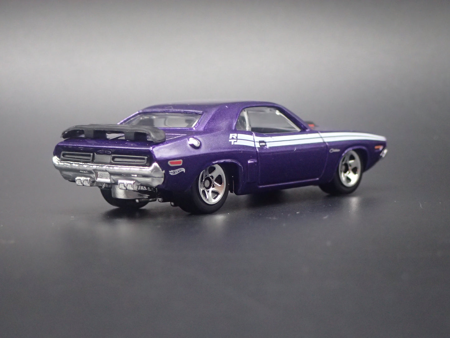 1971 71 DODGE CHALLENGER PURPLE 1:64 SCALE DIORAMA DIECAST MODEL CAR
