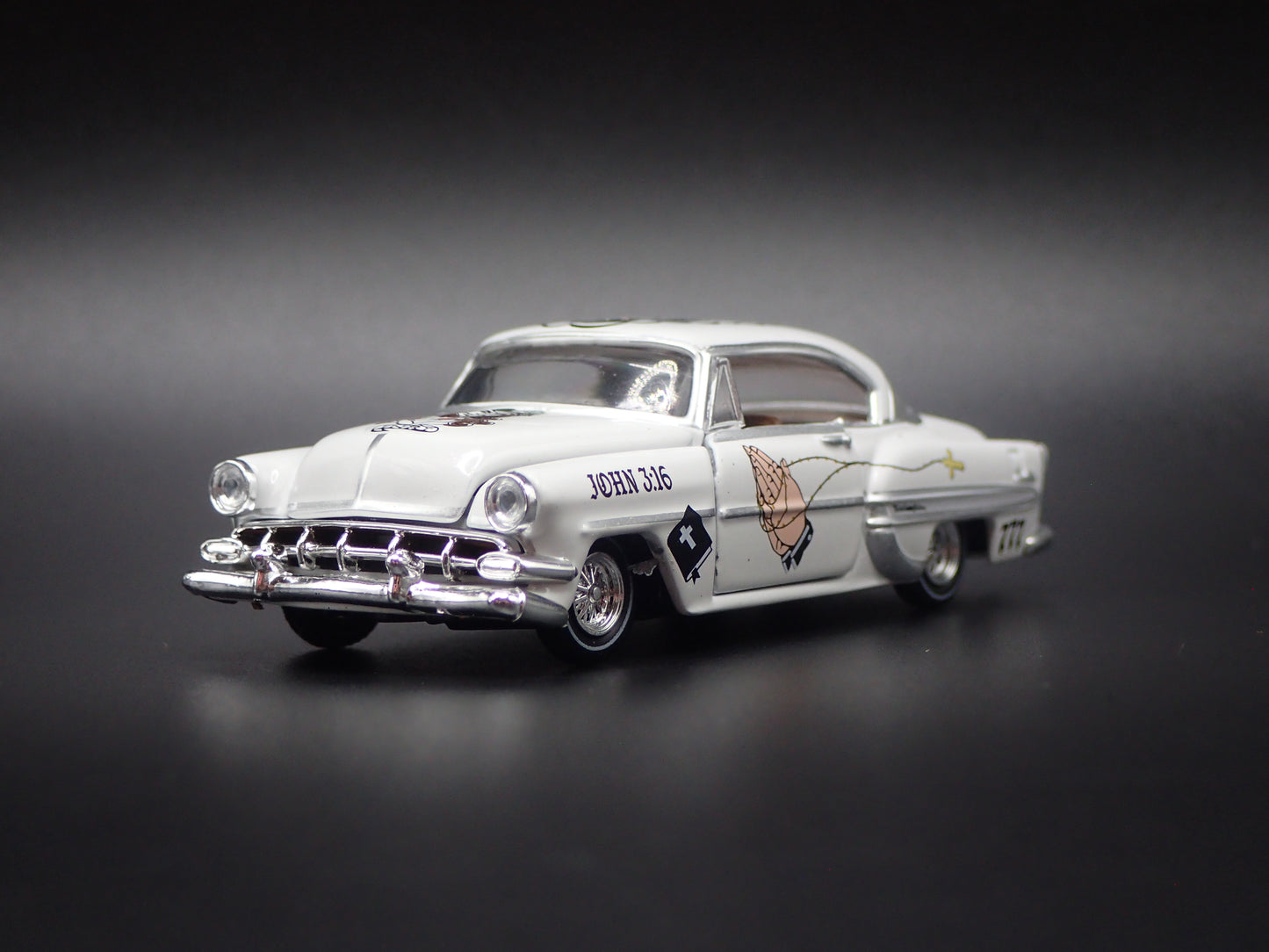 1954 54 CHEVY CHEVROLET BEL AIR WHITE 1:64 SCALE DIORAMA DIECAST MODEL CAR