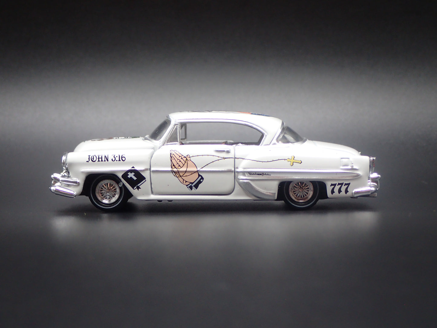 1954 54 CHEVY CHEVROLET BEL AIR WHITE 1:64 SCALE DIORAMA DIECAST MODEL CAR